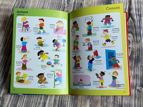 Kniha my first english dictionary,