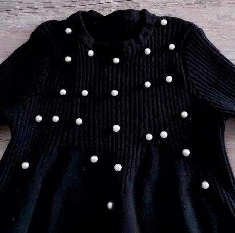 Pletené zimné šaty s perličkami, 134