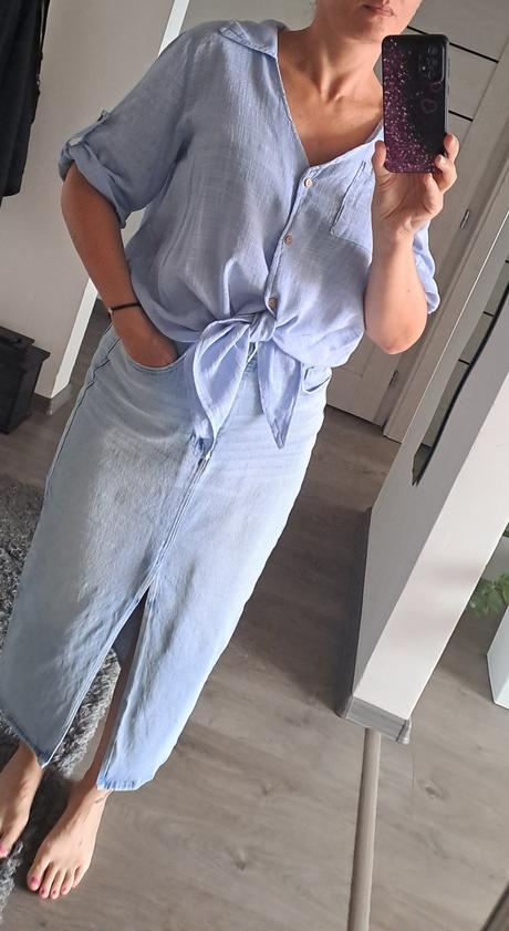 Modrá blúzka s uzlom, 