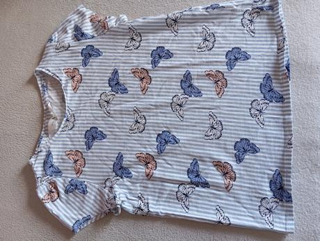 Balík dievčenského oblečenia, 122–134