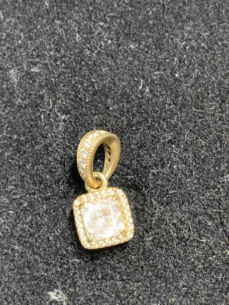 Pandora zlatá koralka., pandora