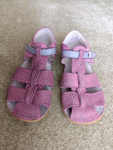 Kožené sandálky, 33