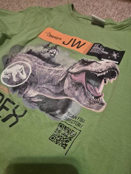 Tričko jurassic world, 152