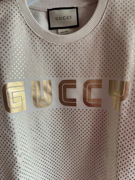 Mikina so zlatými bodkami, s