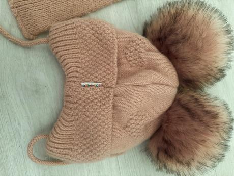 Čiapočka s brmbolcami, 110