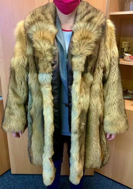 Kožuch pravý, 42