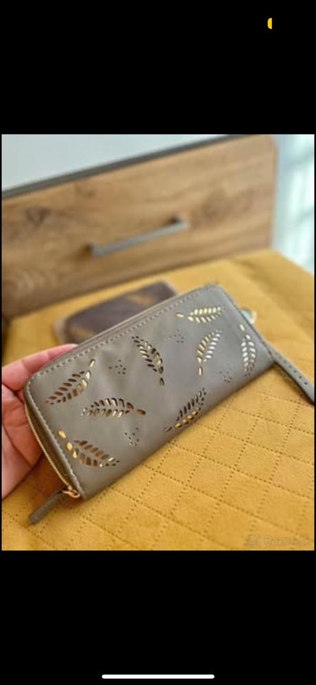 Peňaženka , hodinky , šatka, 