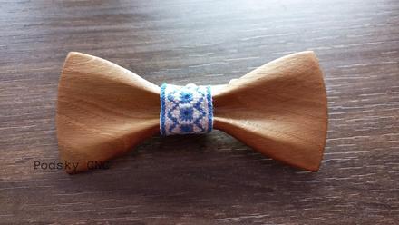 3d drevený motýlik s ručnou výšivkou,