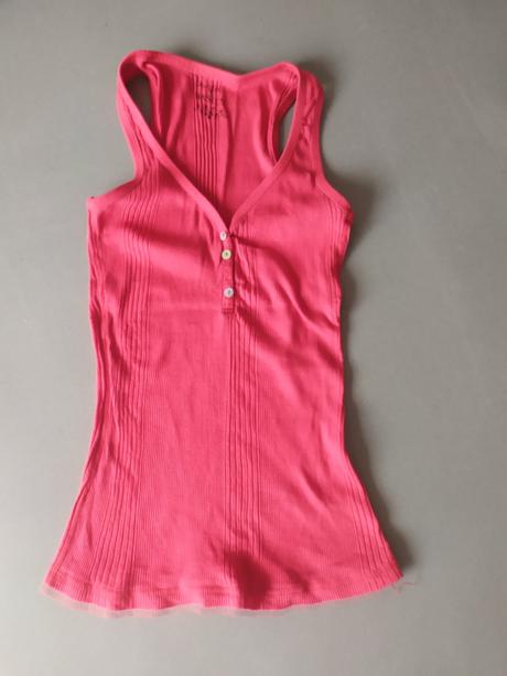 C 148 cervene tricko, basics,s