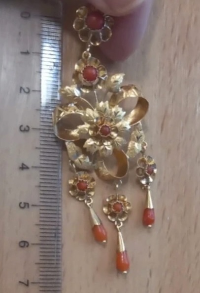 Starozitne nausnice koral a 18k zlato, 