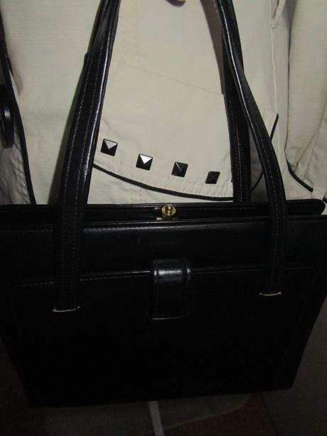 3123. čierna kabelka,