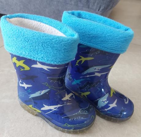 Gumáky so žralokmi, 24