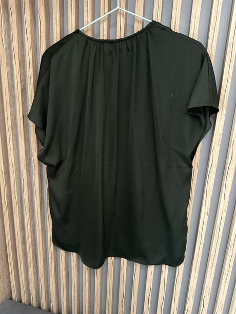 Tmavozelená saténová blúzka, h&m,s