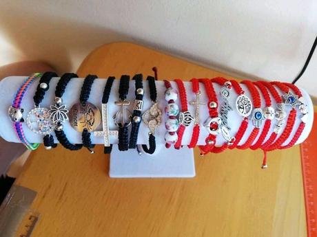 Handmade náramky, kľúčenky, talizman do auta, 