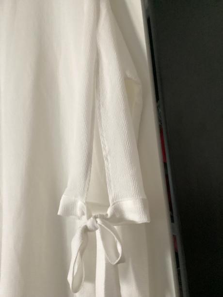 Zaujímavá blúzka, vzadu dlhšia, m