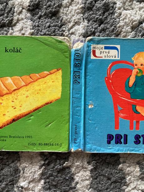 Leporelá pri stole a o psíkovi zo záhradky, 