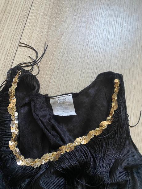 Cierne saty so strapcami, 146
