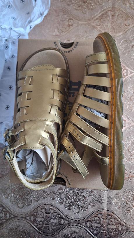 Sandalky dr. martens, 38