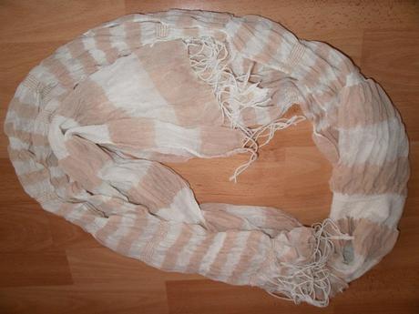 6 šatiek/šálov v super stave,