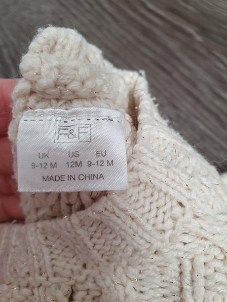 Svetrík so zlatou niťou, f&f,74