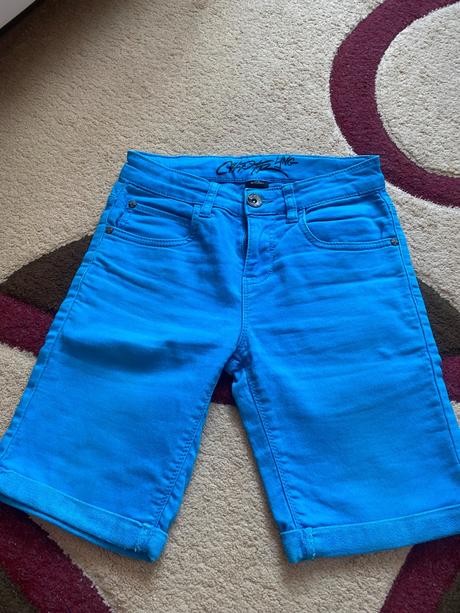 Tyrkysové rifľove kraťasy, 146