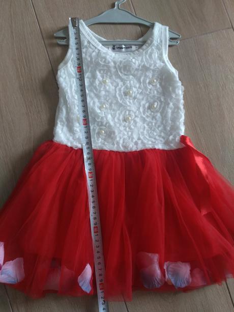 Slávnostné šaty s lupienkami, perličkami, 80