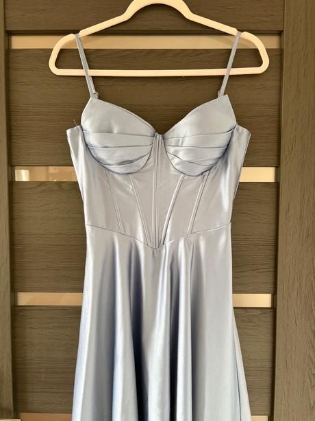 Svetlomodré spoločenské šaty, s