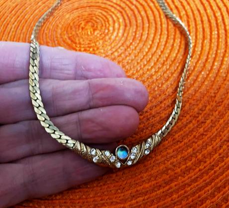 Náhrdelník s opálom,