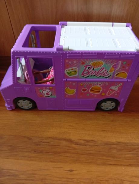 Barbie karavan a zvieraci salon, 