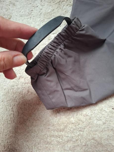 Nohavice do dažďa, 98