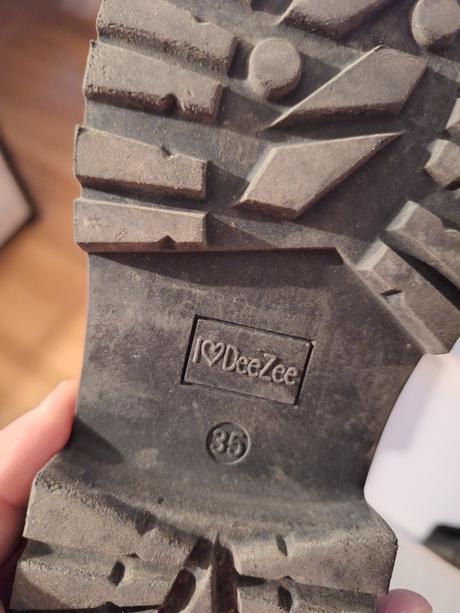 Čierne zateplené čižmy/kozačky dee zee č.35, 35