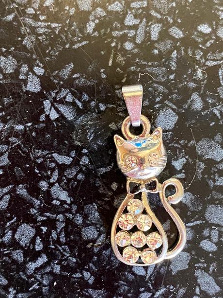 Prívesok mačička,