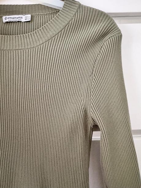 Vrubkovane šaty stradivarius, stradivarius,s