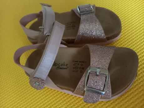 Ružové sandaliky, cupcake,25