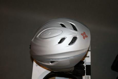 Lyžiarska prilba nepouzita velkost 52 do 55 cm, s