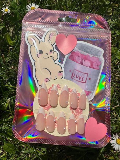 Nové umelé nechty s perličkami, 