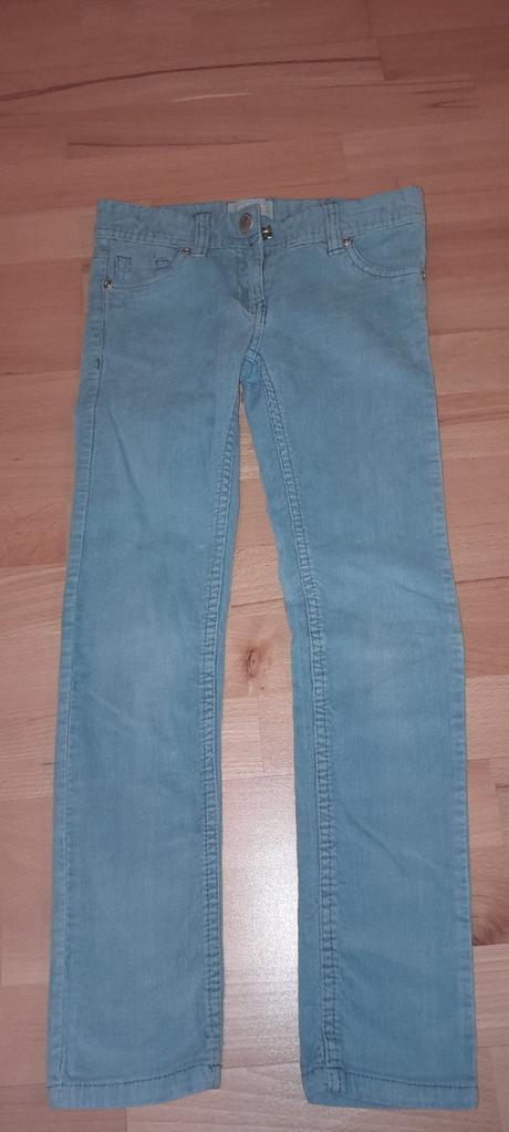 Mencestraky, alive,128