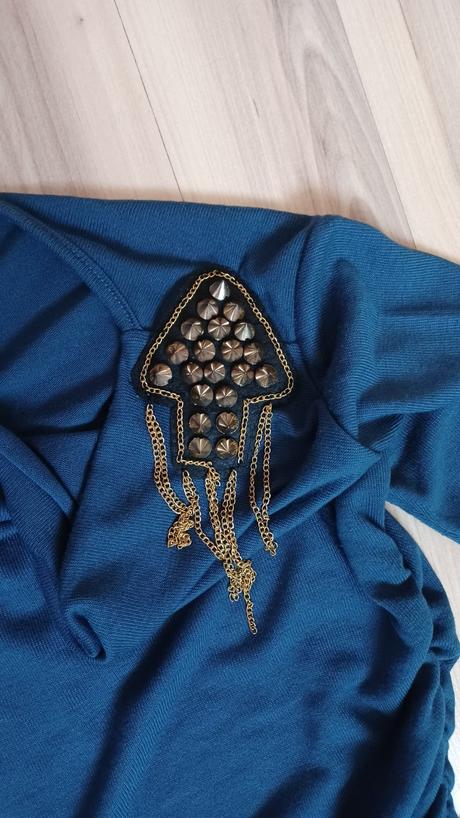 Tenký sveter s výložkami na ramenách, xs