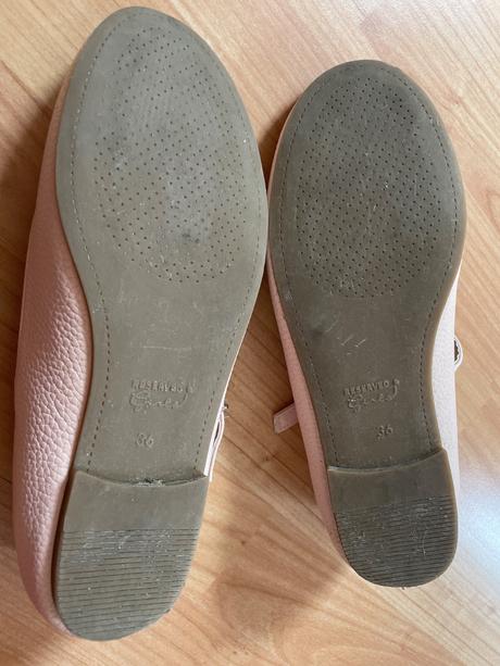 Sandalky 36, reserved,36