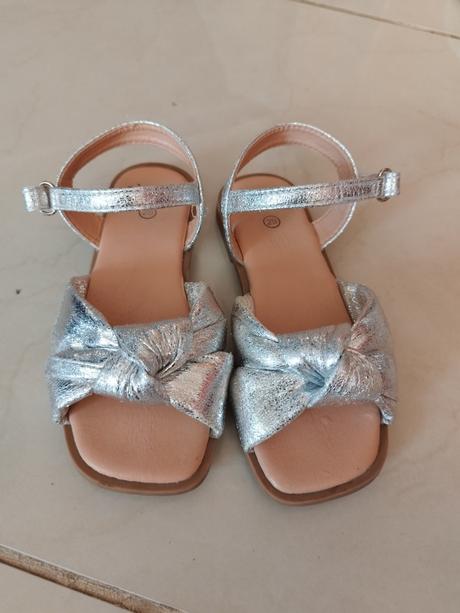 Sandálky, sinsay,29