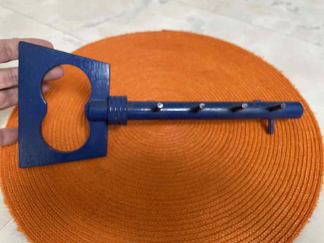 Drevený vešiak na kľúče,