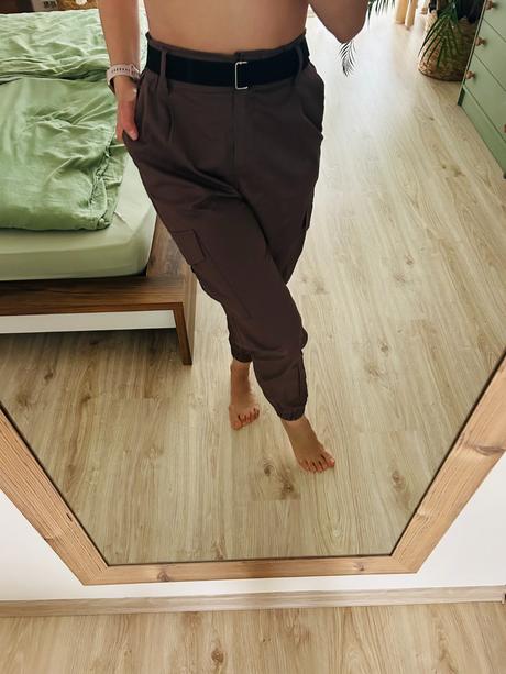 Krásne a štýlové čokoládové nohavice značky marcys, s