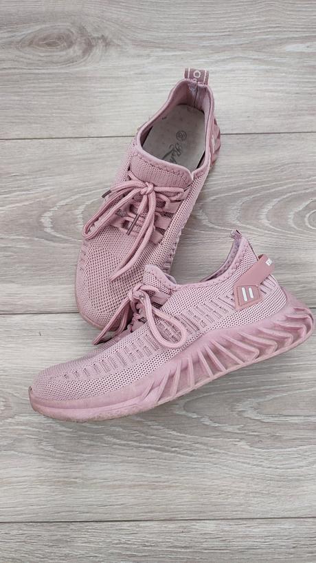 Ružové tenisky, 38