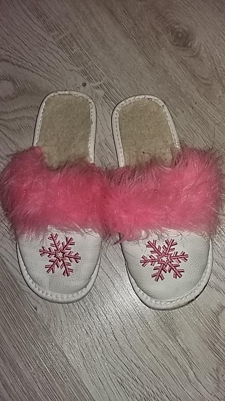 Papucky/slapky kozene s ruzovou kozusinou, 35