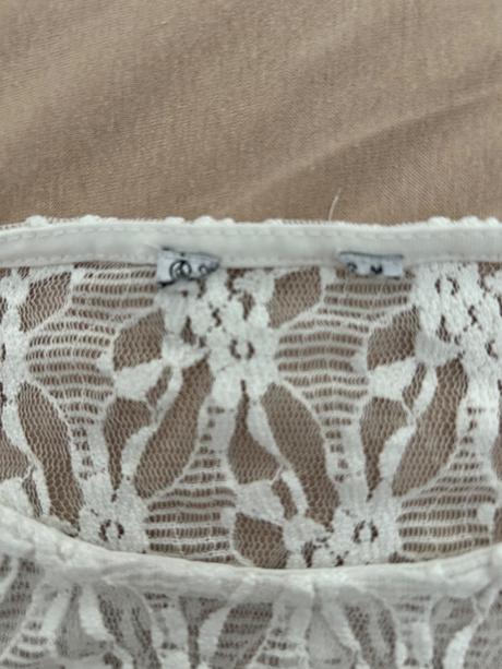 Biely cipkovany top, bershka,s
