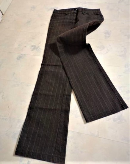 Rozšírené nohavice, 34