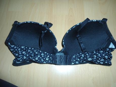 Čierna podprsenka s kvietkami, 80b