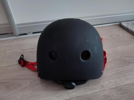 Prilba a chrániče ferrari, s