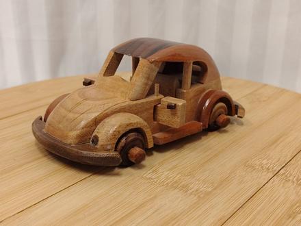 Umelecký vintage drevený model vw beetle 90. roky,