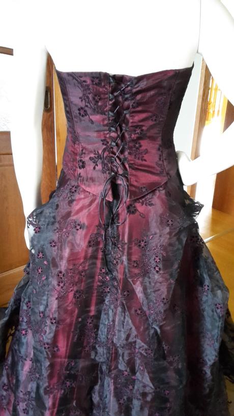 Spoločenské korzetové šaty, 38